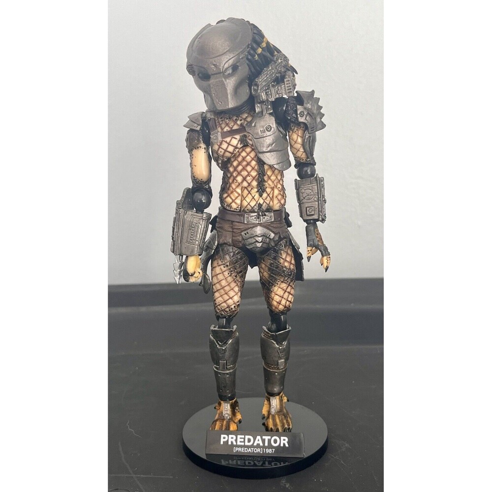 KAIYODO SCI-FI Revoltech 022 Predator Figure and Parts Aliens VS Predator Series - Picture 2 of 3